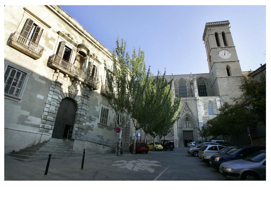 Hostal La Masia Manresa Exterior photo